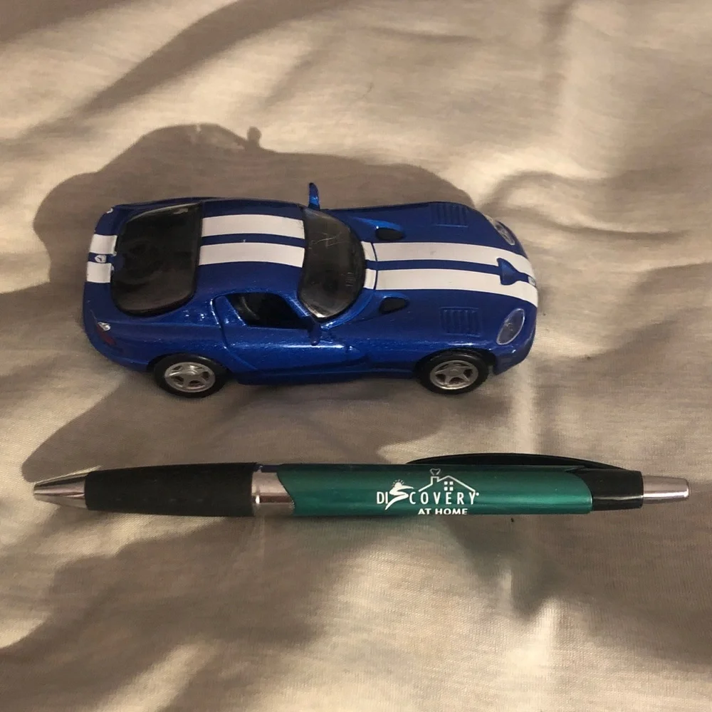 Dodge Viper Pull Back 1/39 blue with white racing stripes
